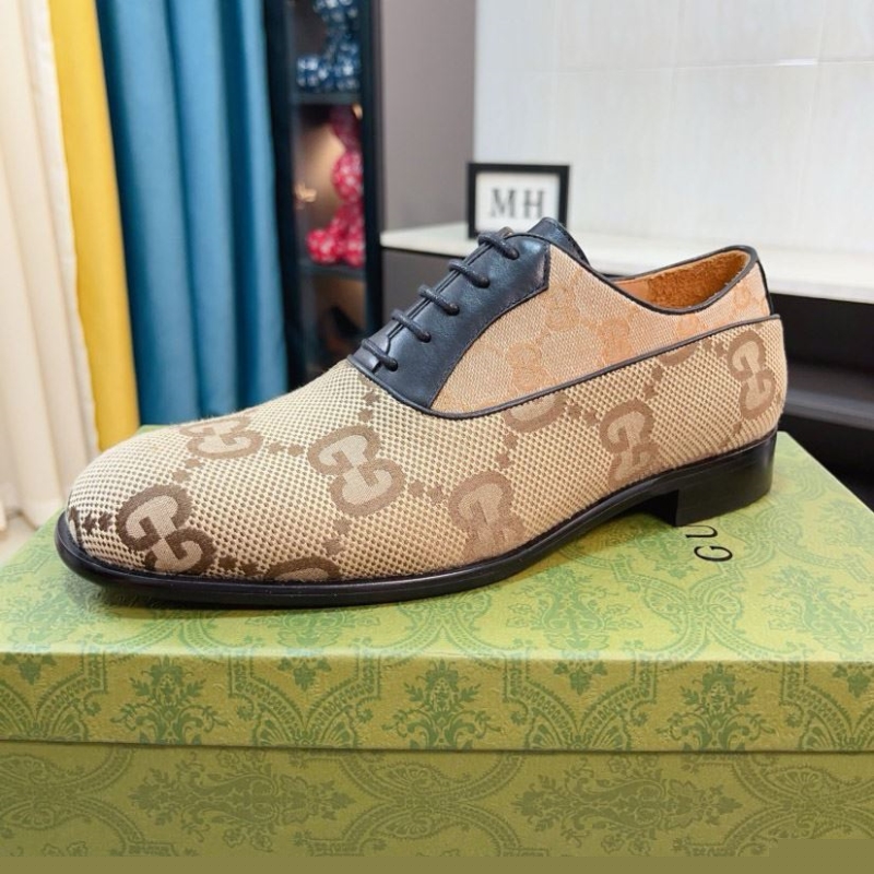 G*u*i leather shoes